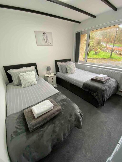 Beautiful Renovated Former Coach House 란데일로 외부 사진